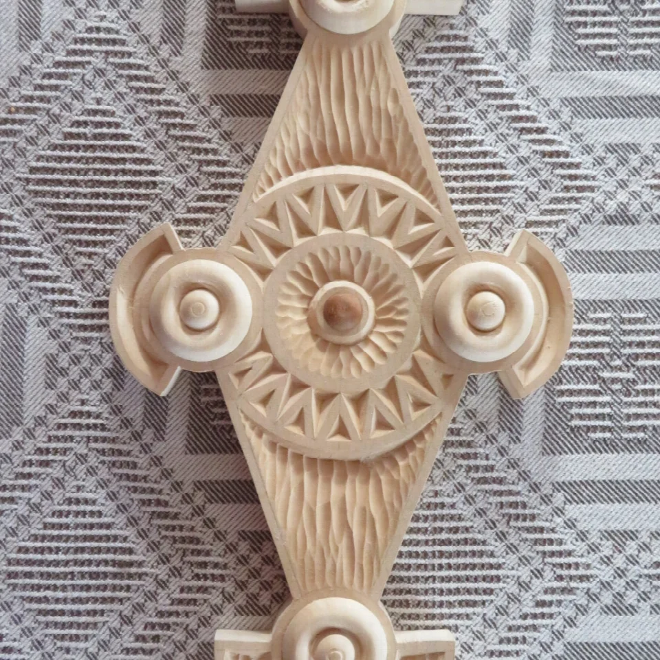 Carving close-up — Sun Axis