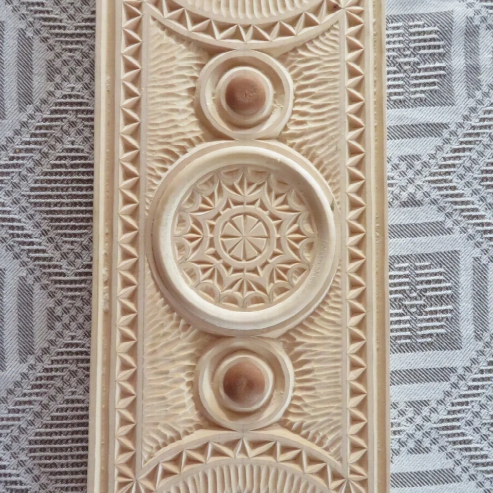 Carving close-up — Light Ribbon