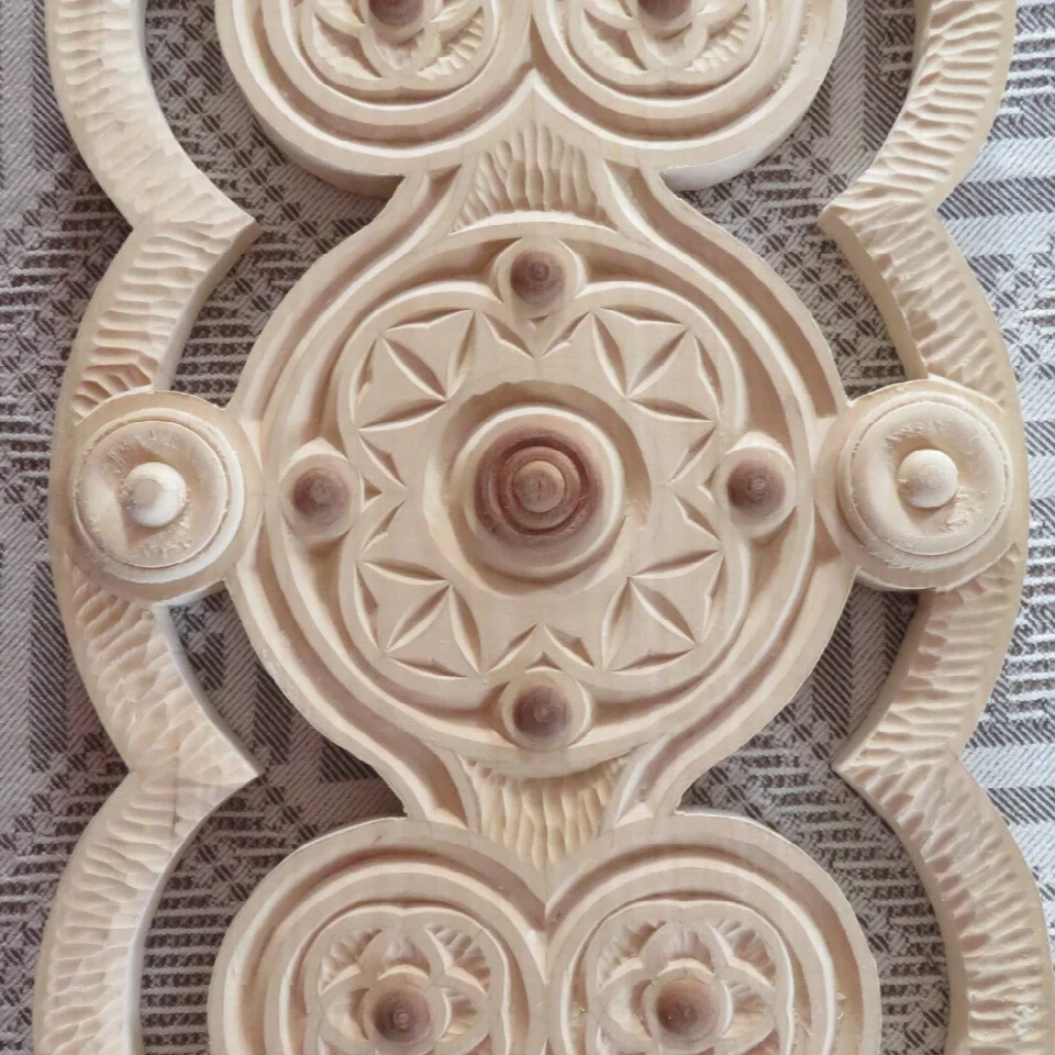 Carving close-up — Floral Braid
